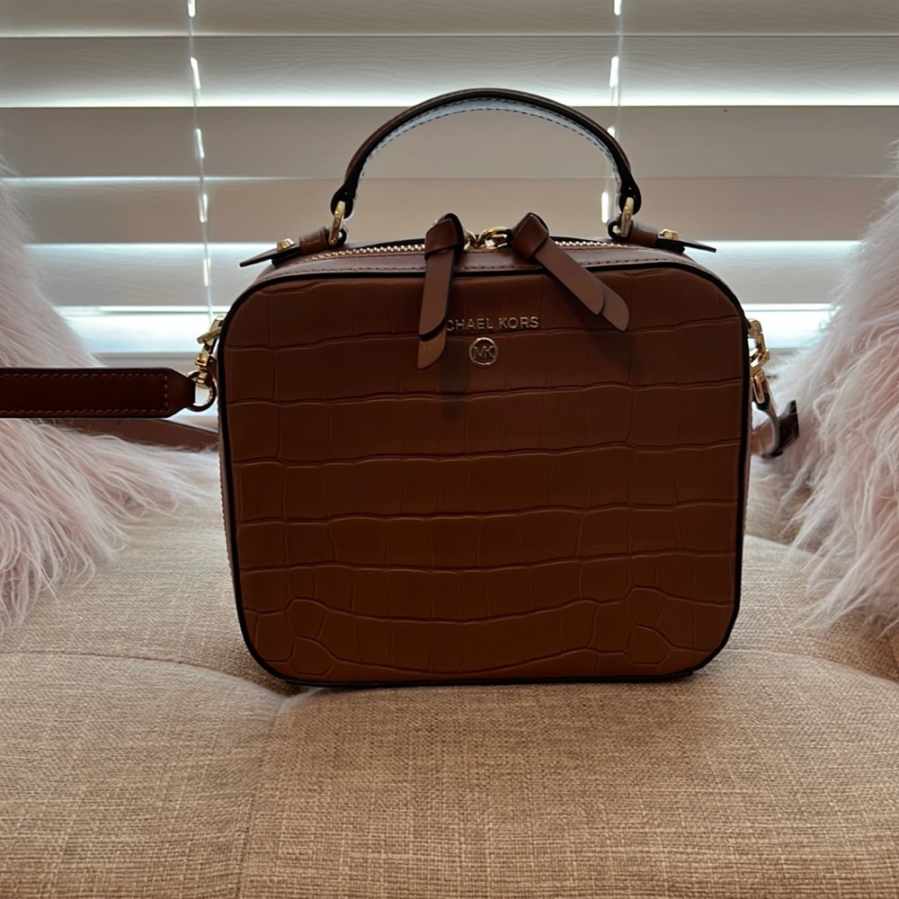 Michael kors crossbody